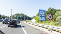 Veľké horúčavy v Chorvátsku komplikujú dopravu. Turisti stoja v dlhých kolónach