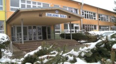 Jedna škola má až dvoch riaditeľov a ani jeden sa postu nechce vzdať