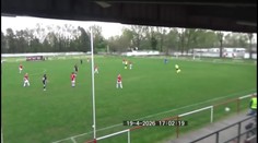 VIDEO: Strašidelný incident v nižšej slovenskej súťaži. Skúsený hráč napadol mladého rozhodcu, spôsobil mu traumu