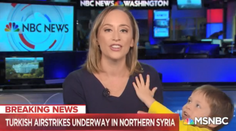 Reportérku prekvapil syn v priamom prenose. Milé video je hitom na internete