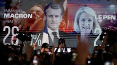 Voľby vo Francúzsku: Prezident Macron vedie a v 2. kole sa stretne s Le Penovou