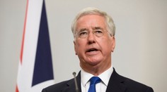 Britský minister obrany Fallon odstúpil po obvineniach z nevhodného správania