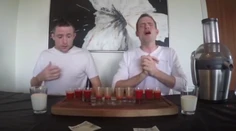 Najhlúpejšia stávka? Bratia vypili nápoj zo 130 najštipľavejších papričiek