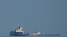 Ropné tankery v irackých vodách zasiahli výbušné člny, napätie v regióne rastie