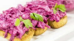 RECEPT NA SOBOTU: Nátierka z červenej repy s ľanovými semienkami