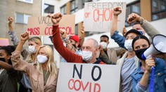 Lekári antivaxeri si zorganizovali summit. Rozniesli medzi sebou koronavírus