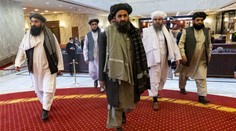 Taliban vyzýva afganské mestá na kapituláciu. Niekoľko hodín po správe Kábulom otriasol výbuch