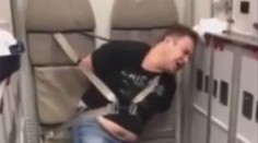 Opitý doktor chcel počas letu otvoriť dvere. Posádka ho musela pripútať o sedadlo