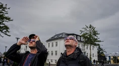 Pre pár minút tmy cestujú tisíce kilometrov. „Prichádzajú sem ľudia z celého sveta,“ hovorí Slovenka žijúca na Islande