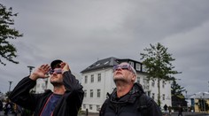 Pre pár minút tmy cestujú tisíce kilometrov. „Prichádzajú sem ľudia z celého sveta,“ hovorí Slovenka žijúca na Islande