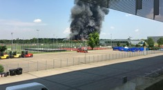 Ubytovňa pre utečencov v Düsseldorfe ľahla popolom, polícia zatkla podozrivých