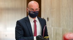 Minister Gröhling vraj napísal diplomovku s prvkami plagiátu. Svoju prácu dal skryť