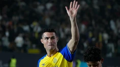 VIDEO: Saudská liga neprestáva fascinovať. Ronaldov brankár si nevšimol, že začal zápas a skoro inkasoval