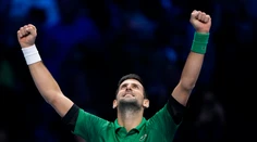 Turnajom majstrov prešiel bez prehry a vyrovnal Federera. Djokovič zinkasuje rekordnú prémiu