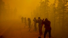 Jedna katastrofa za druhou: Sever Ruska sužujú požiare, na juhu zápasia s povodňami