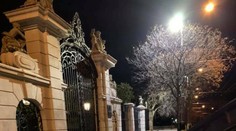 Aktivitisti na čele s Jurajom Draxlerom vysypali pred úradom vlády hnoj