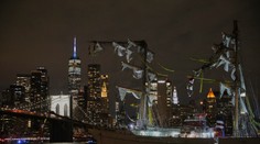 Panika v New Yorku: Do Brooklynského mosta narazila loď, hlásia mŕtvych. Drámu zachytilo video