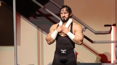 Deň predtým ešte zápasil. Vo veku len 40 rokov nečakane zomrela hviezda wrestlingu
