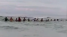 Video, ktoré obletelo svet. Ľudia sa spojili a zachránili deväť životov