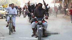 Krutí islamisti: Väzňa dokopali na smrť, mŕtvolu potom vliekli ulicami
