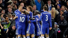 Londýnske derby ovládla Chelsea a vedie tabuľku