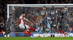 VIDEO: Nechytateľné priame kopy Ricea namierili Arsenal do semifinále LM. Real zhorel v Londýne