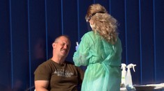 VIDEO: Kotleba sa nechal otestovať na COVID-19. Na odber prišiel bez rúška