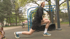 Zdravý životný štýl niečo stojí. Okrem vstupu do posilňovne si športovci priplácajú za oblečenie i doplnky