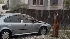 Krúpy zničia auto za pár minút. Mnohí Slováci sa spoliehajú na poistku, ktorá takéto škody nekryje