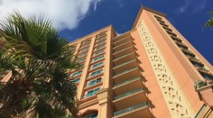 Luxus vystriedala neistota. Konflikt na Blízkom východe môže vyšvihnúť ceny nehnuteľností v populárnej destinácii