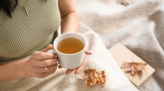 Tajomstvo mladšieho mozgu: Obľúbený nápoj v kombinácii s vitamínom môže spomaliť Alzheimerovu chorobu