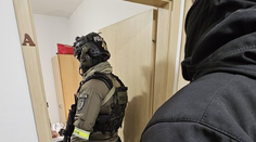 Nechutný prípad: Vážne chorého muža nútili žobrať. Mlátili ho, aby poslúchal