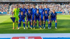 Mladým Slovákom sa darilo viac ako starším. Sokolíci súpera zdolali tromi gólmi a vedú tabuľku