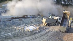 VIDEO: Zosuv pôdy v Handlovej zachytila bezpečnostná kamera. Trvalo to iba niekoľko sekúnd