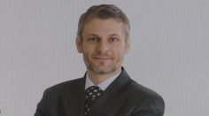 Právnik spájaný s podnikateľom Ivanom Kmotríkom mieri do verejnej funkcie