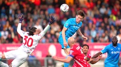 Neapol uspel na ihrisku posledného najtesnejším rozdielom a je v hre o titul. Dvojica Slovákov s prehrou