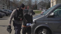 Na Slovensko zo Španielska deportovali muža, ktorý v Prievidzi brutálne dobil a podpálil dôchodcu