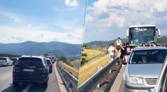 VIDEO: Pre dopravnú nehodu stáli v kolóne viac ako hodinu. To, čo nasledovalo, nikto nečakal