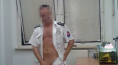 Akty vysokopostaveného policajta sa údajne objavili v počítači dievčaťa (13). Môže však ísť aj o pomstu
