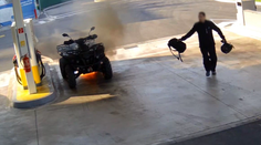 Hrôza na čerpacej stanici! Mužovi z ničoho nič zbĺkla štvorkolka