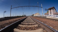 Na železničnej stanici v Pezinku došlo k tragédii. Vlak zrazil ženu, v nemocnici bojuje o život