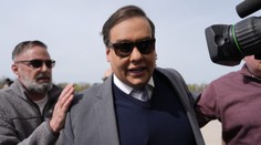 Bývalého republikánskeho kongresmana USA Santosa odsúdili. Za podvody a krádeže identity dostal sedem rokov väzenia