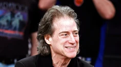 Zomrel americký komik Richard Lewis (†76), hviezda seriálu Larry, kroť sa