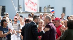 Politici sa bijú o hlasy neočkovaných, tých s vakcínou však bude čoskoro viac