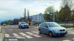 Na priechode v Bratislave zrazilo auto 14-ročné dievča. Previezli ho do nemocnice