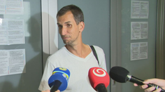 Peter Švestka je na Slovensku. S ďalšími deportovanými aktivistami ho z Izraela priviezol armádny špeciál