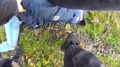 „Ľahni si! Hovorím ti, ľahni si!“ Bratislavskí policajti zverejnili dramatické zábery z telovej kamery