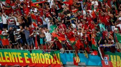 Obavy z Delta variantu: Slovákom, ktorí boli na štadióne v Budapešti, preplatí štát PCR test