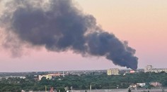 VIDEO: Obyvateľov Mosta pri Bratislave vystrašil požiar. Kúdoly čierneho dymu boli vidieť na kilometre