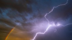 SHMÚ zvýšil výstrahu pred búrkami na strednom a juhovýchodnom Slovensku